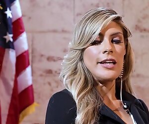 Politička, která má lesbický sex s věrným tělesným strážcem - Ellie lilly, Jamie Michelle