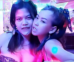 طاي باتايا bargirls فرنسية تقبيل (10 أكتوبر 2020 ، باتايا)