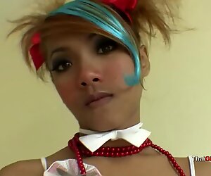 Tajki nastolatka księżniczki bierze pała