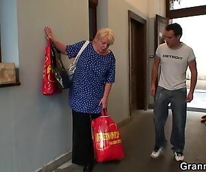 Pomáhá Blondýny Babička